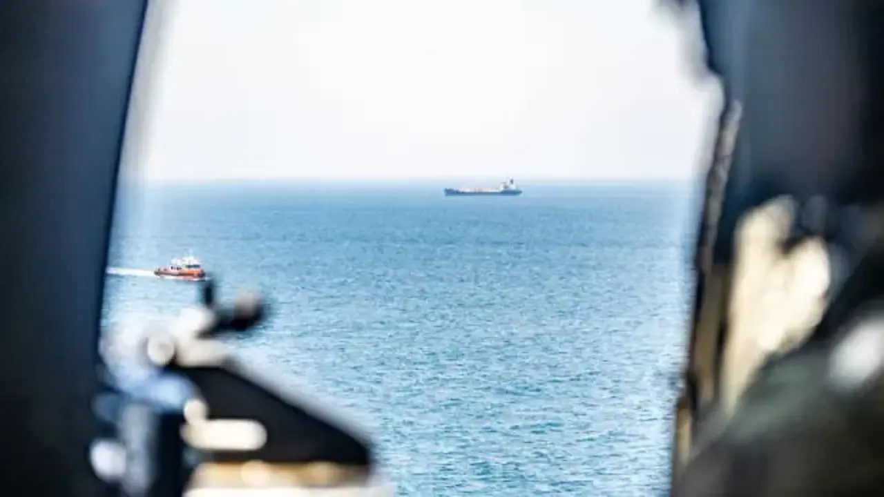 CENTCOM’dan Hürmüz açıklaması: Ticari gemilere yakın gözetim