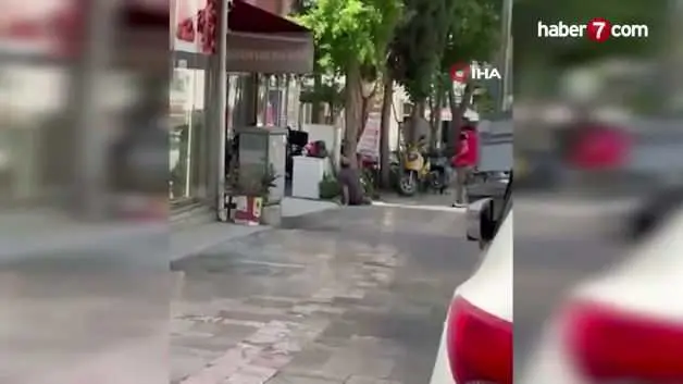 Cezaevinden çıkıp vurduğu husumetlisinin başında polis gelene kadar bekledi