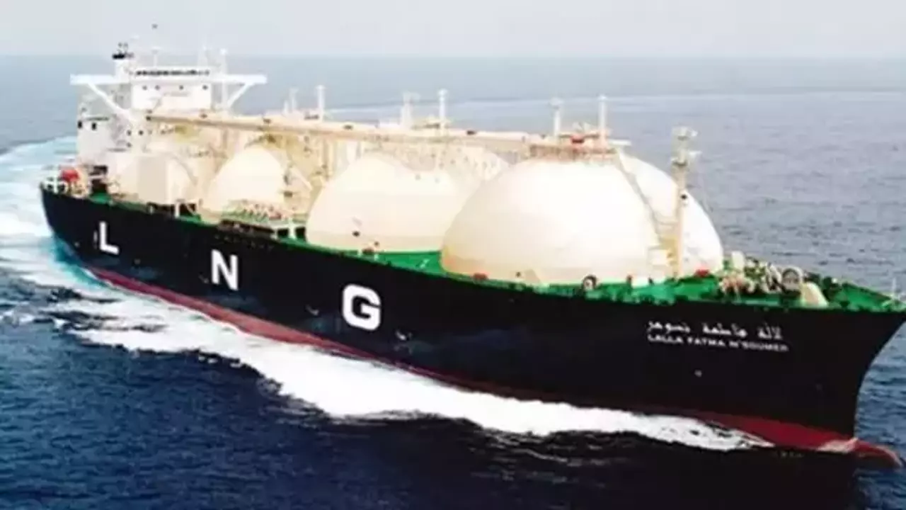 Cezayir bandıralı LNG gemisi yarın Türkiye'ye ulaşacak