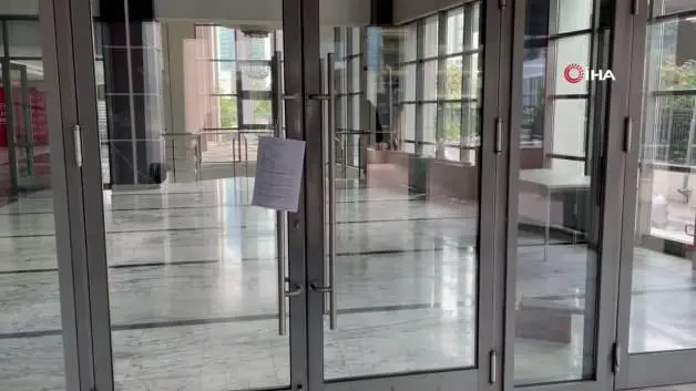 CHP Genel Merkezi girişine 