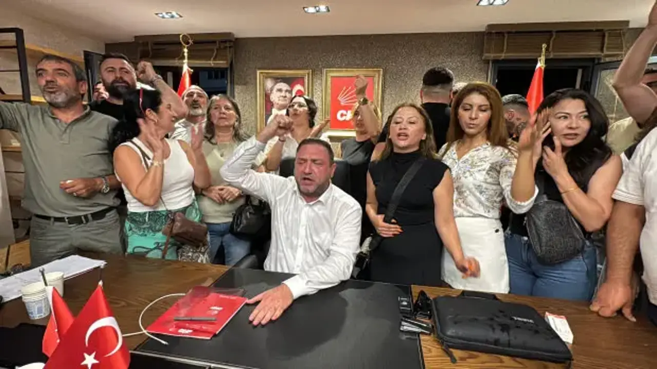 CHP İzmir İl Başkanlığı'na atanan Utku Gümrükçü, görevine başladı