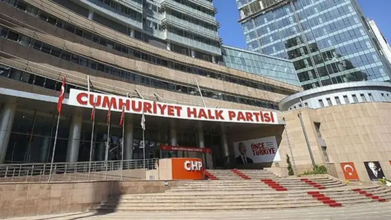 CHP'de 2 büyükşehir meclis üyesi ve bir belediye başkanı ihraç ediliyor