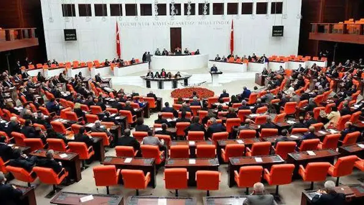 CHP’den ayrılan milletvekillerinin ardından Meclis’teki sandalye dağılımı