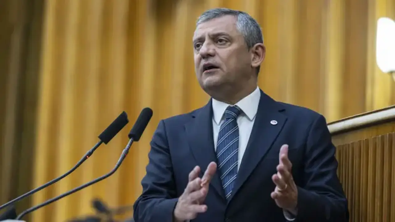 CHP'den Özgür Özel'e Cemil Tugay tepkisi: Çıkıp özür dileyin!