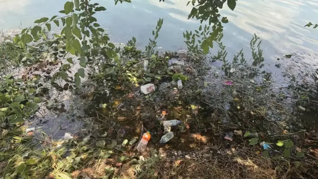 CHP'li belediyede tepki çeken manzara: Turistlerin uğrak noktası pislik içinde!