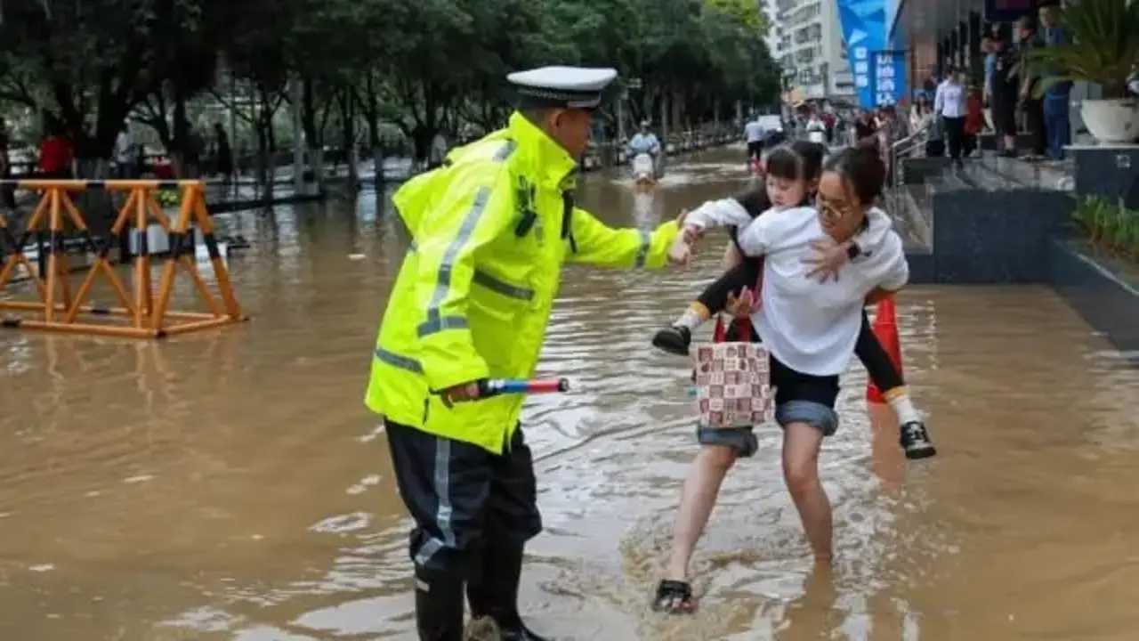 Çin'de sel felaketi: 21 kişi yaşamını yitirdi