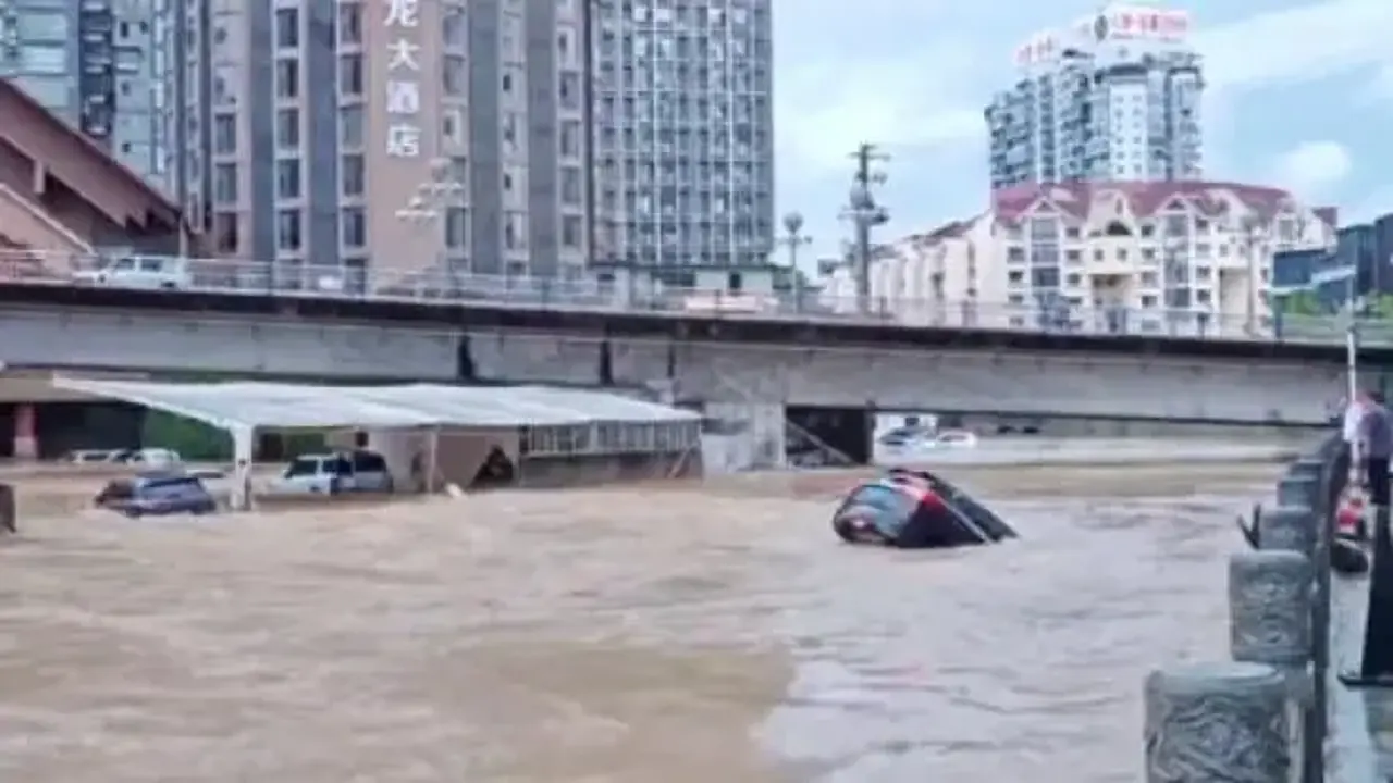 Çin'de sel felaketi! 9 kişi hayatını kaybetti