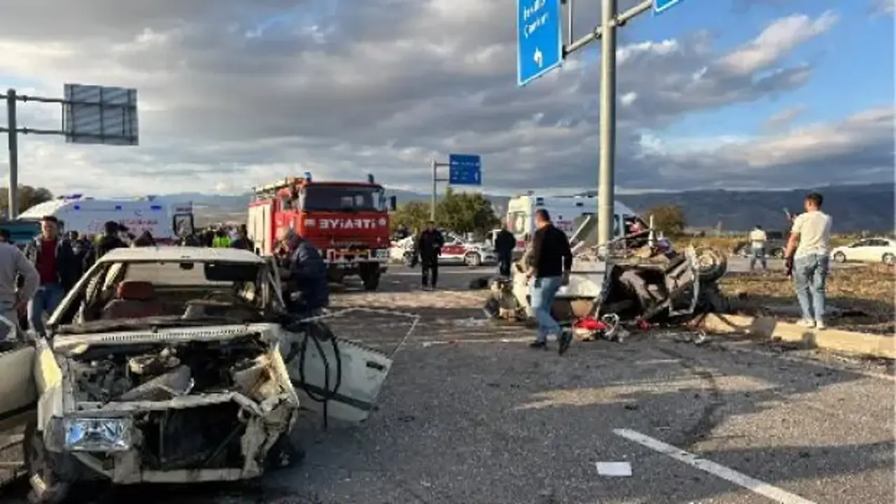 Çorum’da can pazarı! İki otomobil çarpıştı: 7 kişi yaralandı