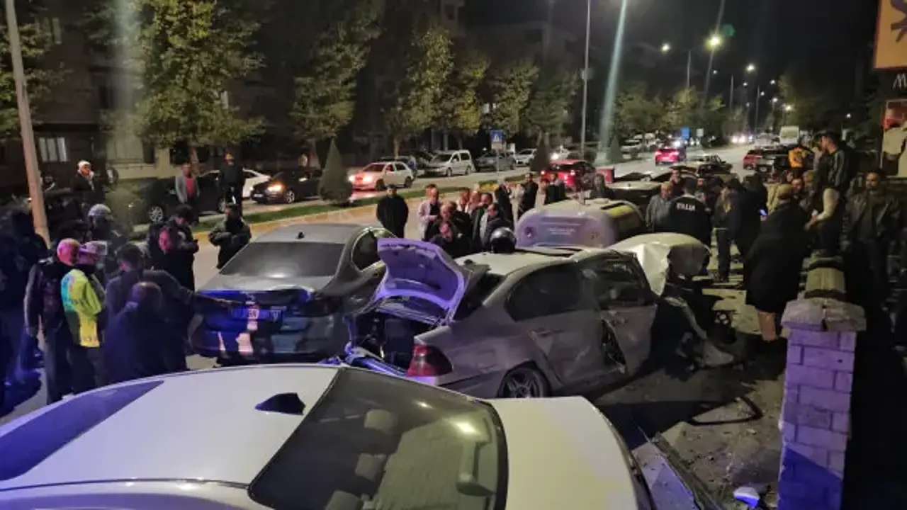 Çorum’da iki otomobilin çarpıştığı kazada 4 kişi yaralandı