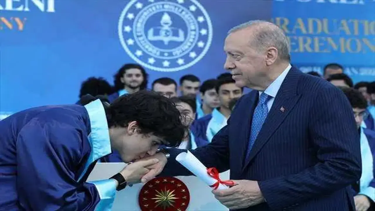 Cumhurbaşkanı Erdoğan, Marmara Anadolu İmam Hatip Lisesi Mezuniyet Töreni'ne katıldı