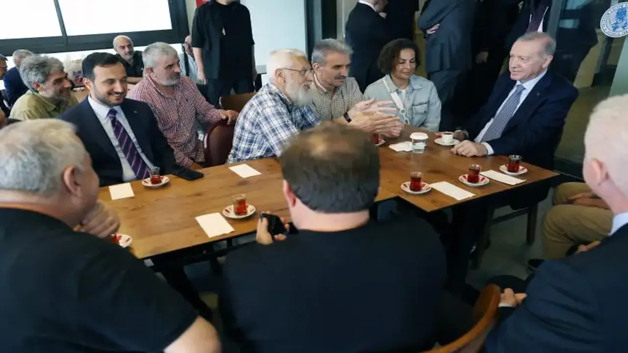 Cumhurbaşkanı Erdoğan vatandaşlarla sohbet etti: Renkli anlar!