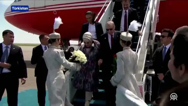 Cumhurbaşkanı Erdoğan’a Türkistan’da coşkulu karşılama…