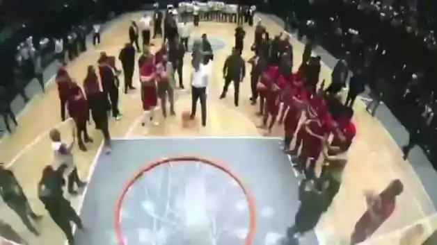 Cumhurbaşkanı Şara’nın basketbol oynadığı anlar kameralara yansıdı