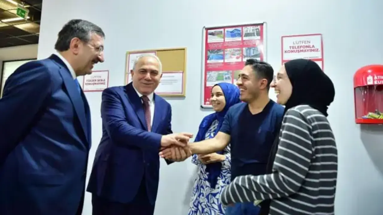 Cumhurbaşkanı Yardımcısı Cevdet Yılmaz'dan sürpriz ziyaret