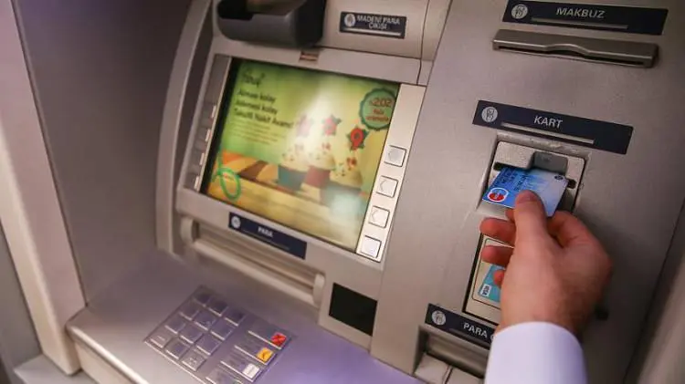 Cüzdanlardan tamamen çıkıyor! ATM'ye gidenler artık bunu yapacak: Kopyalanma ve yutulmaya son