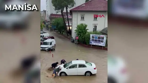 Denizli ve Manisa felaketi yaşadı: Araçlar, ev ve iş yerleri sular altında