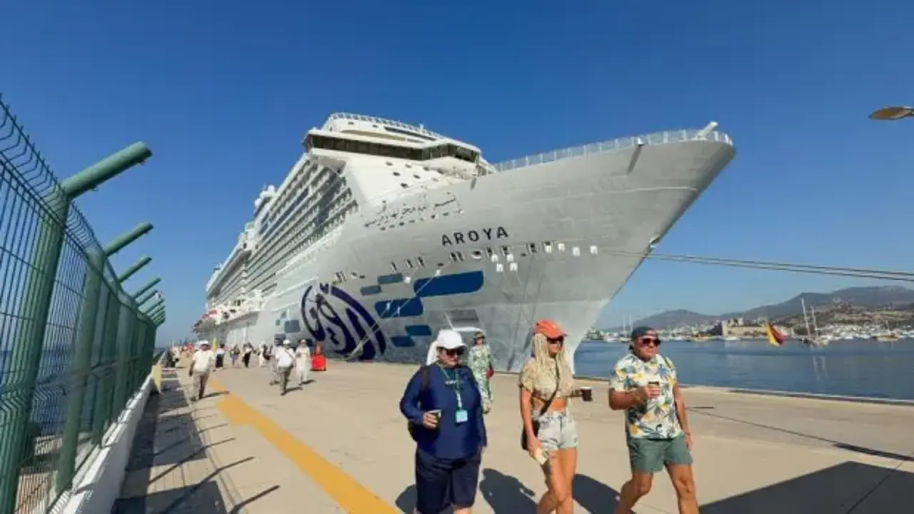 Dev kruvaziyer gemisi yeniden Bodrum’a geldi