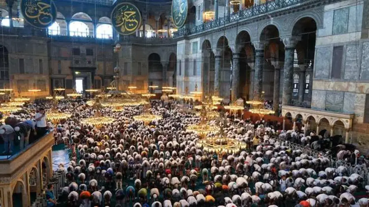 Diyanet yayımladı! İşte il il Kurban Bayramı namazı saatleri...
