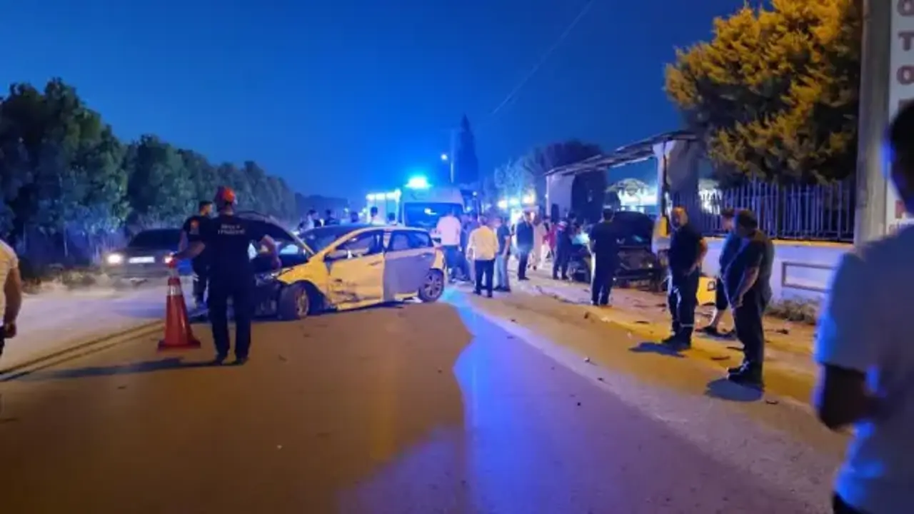 Düğün salonu önünde kaza: 4 yaralı