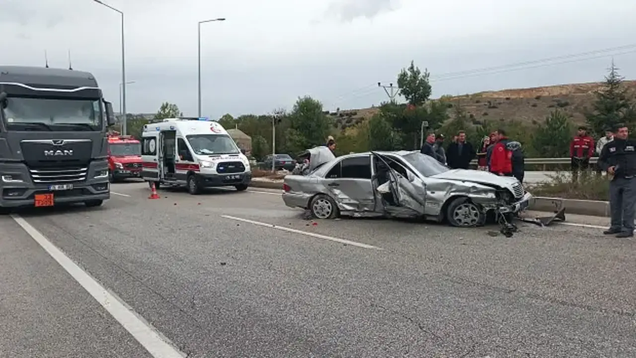 Düğün yolunda kaza: 1 ölü, 4 yaralı