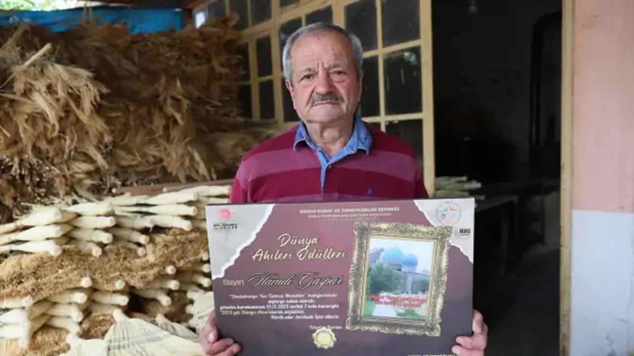 Dünya Ahisi seçilen süpürge ustası Hamdi Gaspar mesleğin geleceğinden endişeli