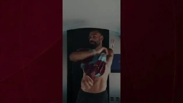 Dünyaca ünlü golcü Salah Trabzonspor formasıyla poz verdi