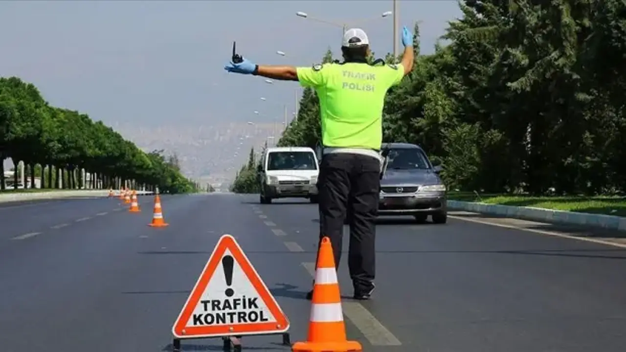 'Dur' ihtarına uymayan alkollü sürücüye 390 bin lira ceza kesildi