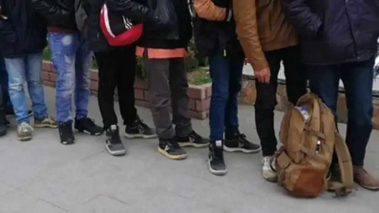 Düzce'de 12 düzensiz göçmen yakalandı