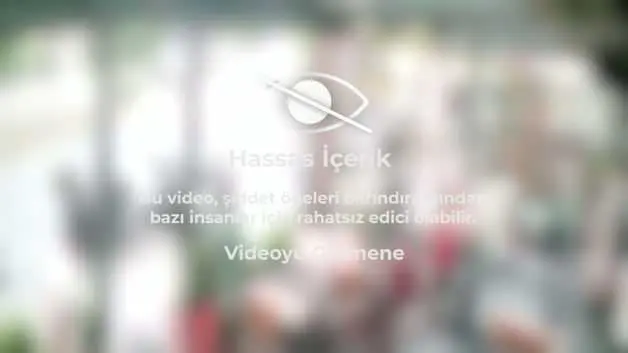 Ekmek indirirken otomobil çarptı: Mersin'deki feci kaza kamerada