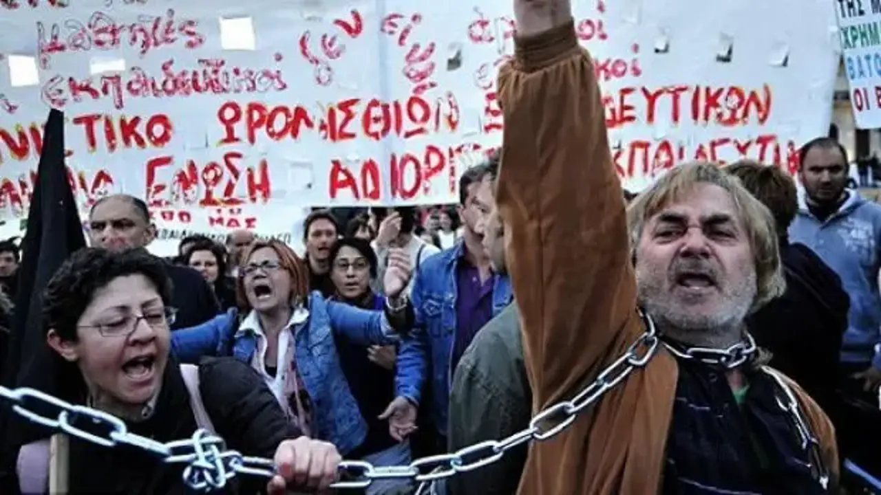Ekonomik krizle boğuşan komşuya AB'den ‘Akropolis’ şoku: Borcu kapatmak için satın