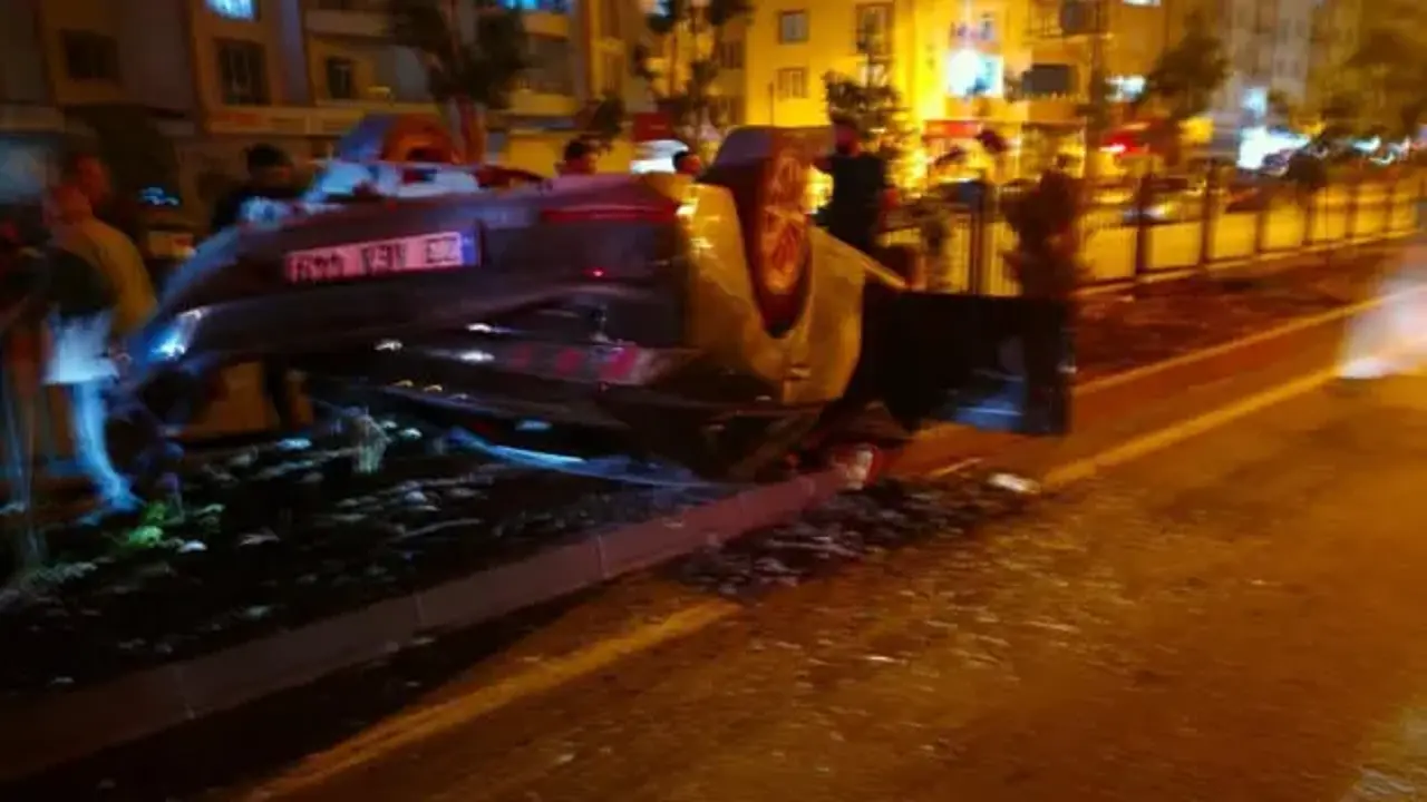 Elazığ'da kamyonet ile otomobil çarpıştı: 5 yaralı