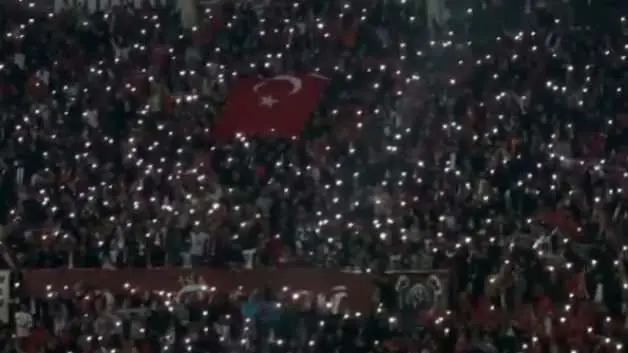 Elazığspor taraftarından muazzam görüntü: Şehit ölmez diyen, birileri var!