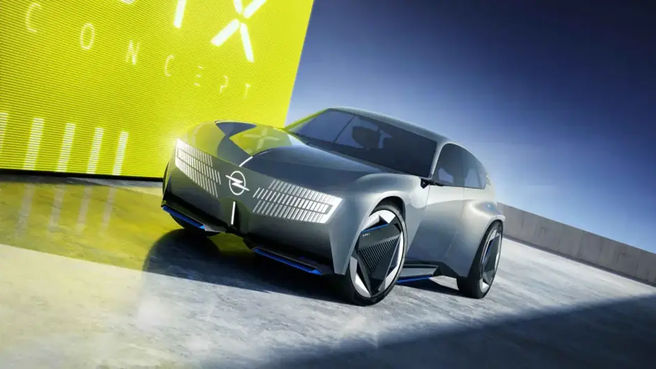 Elektrikli station wagon döneminin öncüsü: Opel STX Concept tanıtıldı