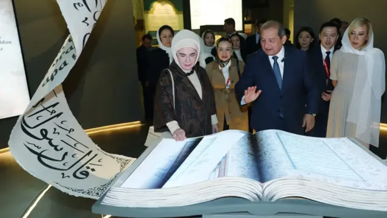 Emine Erdoğan, İmam Buhari Türbesi'ni ziyaret etti