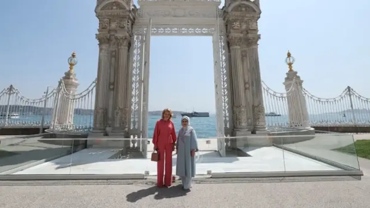 Emine Erdoğan, Kraliçe Mathilde'yi Dolmabahçe Sarayı'nda ağırladı