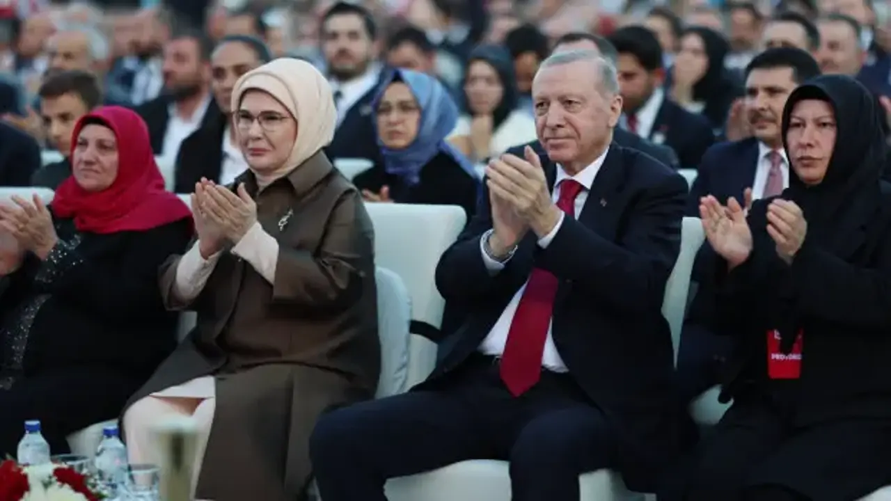 Emine Erdoğan: Tüm dünyaya ilan ettiğimiz tarihi bir dönüm noktası