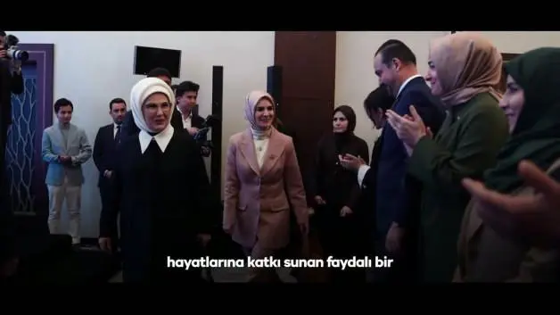 Emine Erdoğan'dan çocukların dijital ortamda korunmasına yönelik videolu paylaşım