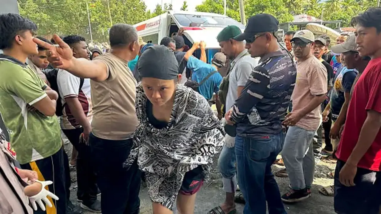 Endonezya'da yanardağ alarmı: 3 dağcı patlamada öldü!