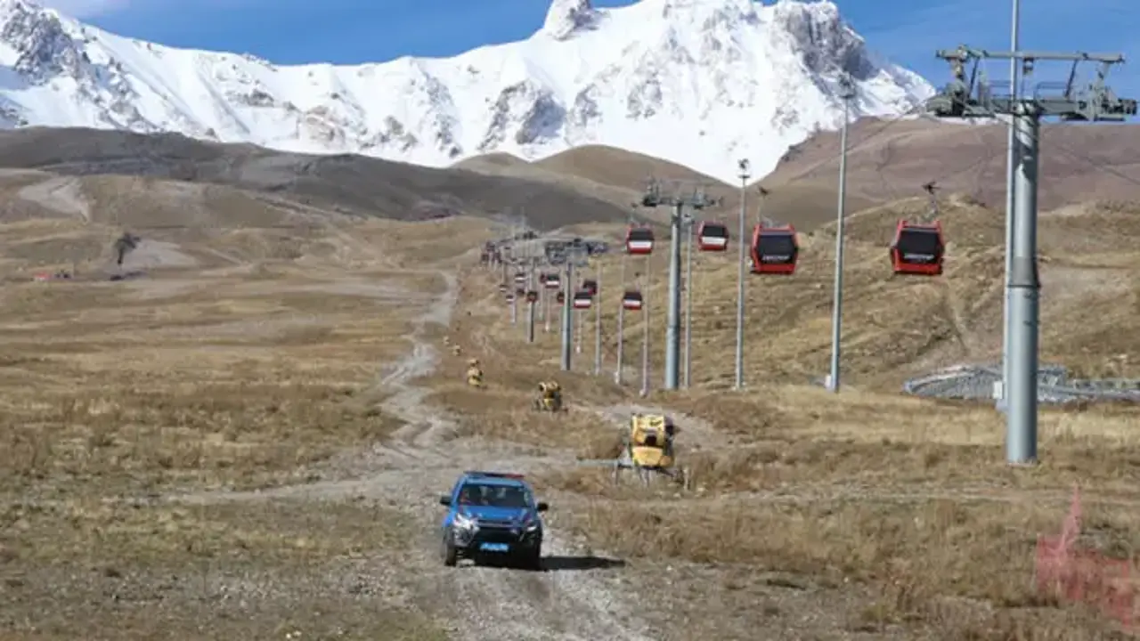 Erciyes'te iki dağcı için arama kurtarma çalışması başlatıldı
