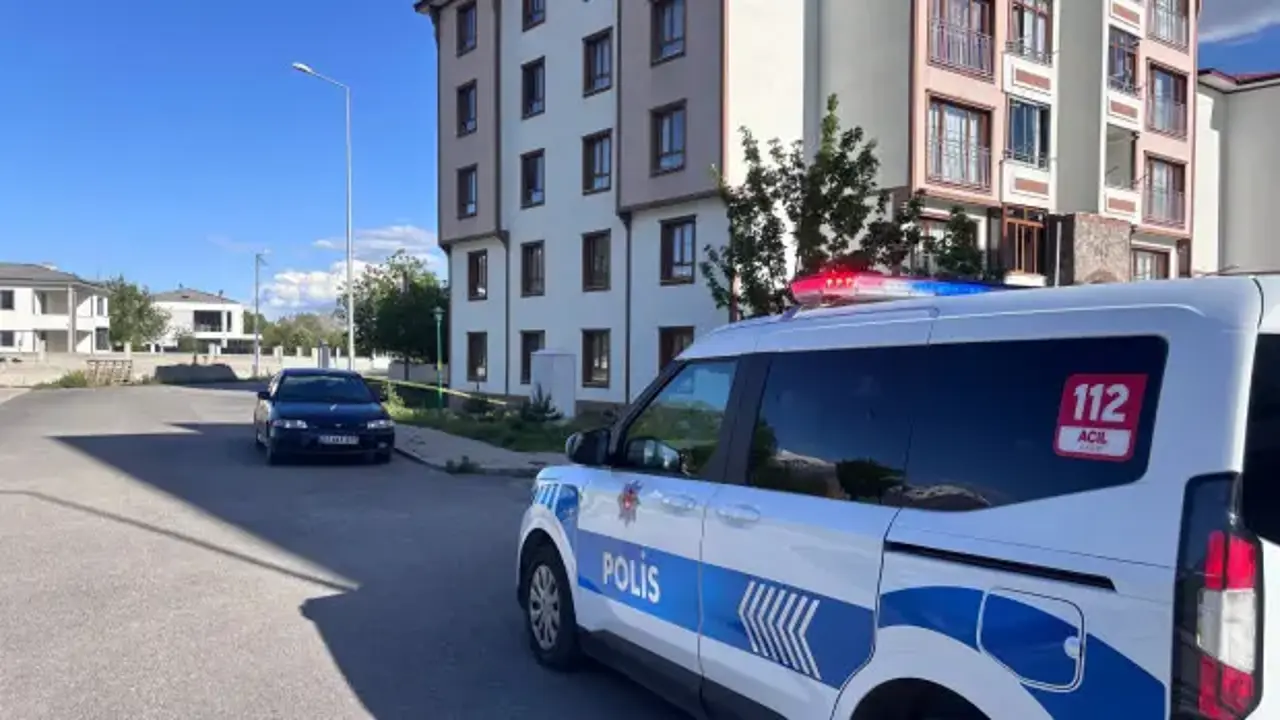 Erzincan’da 4’üncü kattan düşen çocuk ağır yaralandı