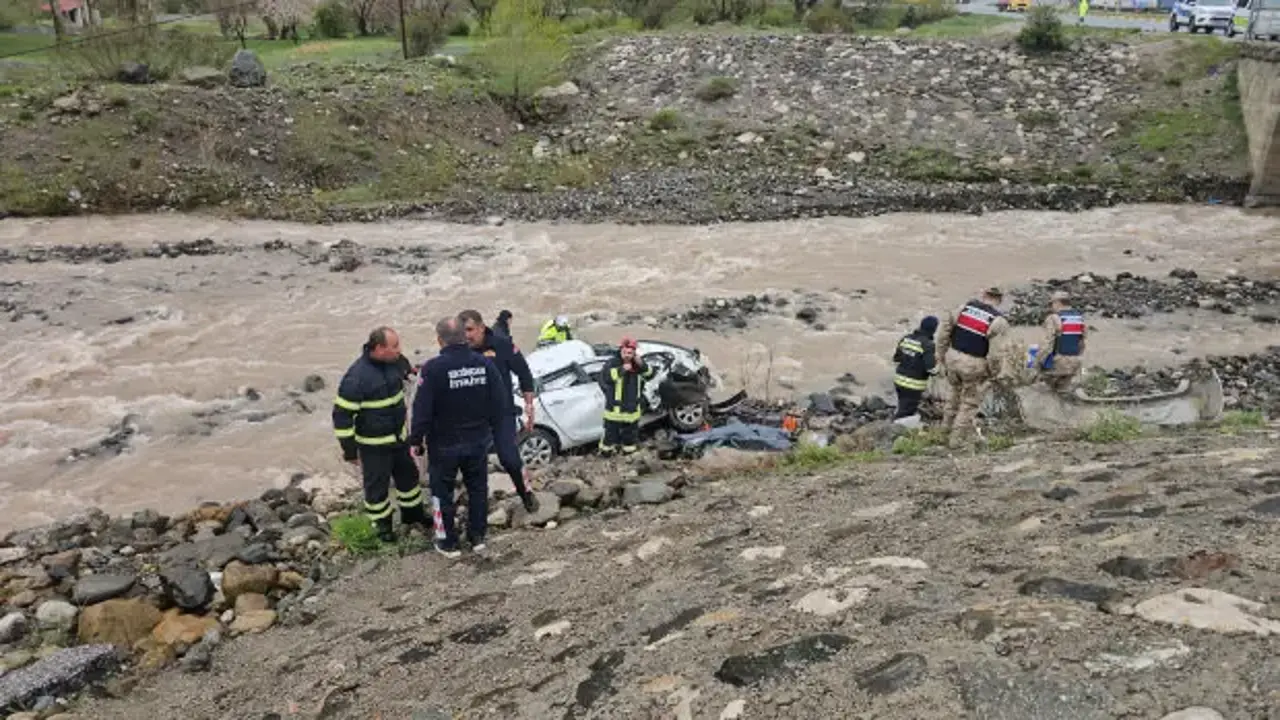 Erzincan'da korkunç kaza: 2 ölü, 1 ağır yaralı!