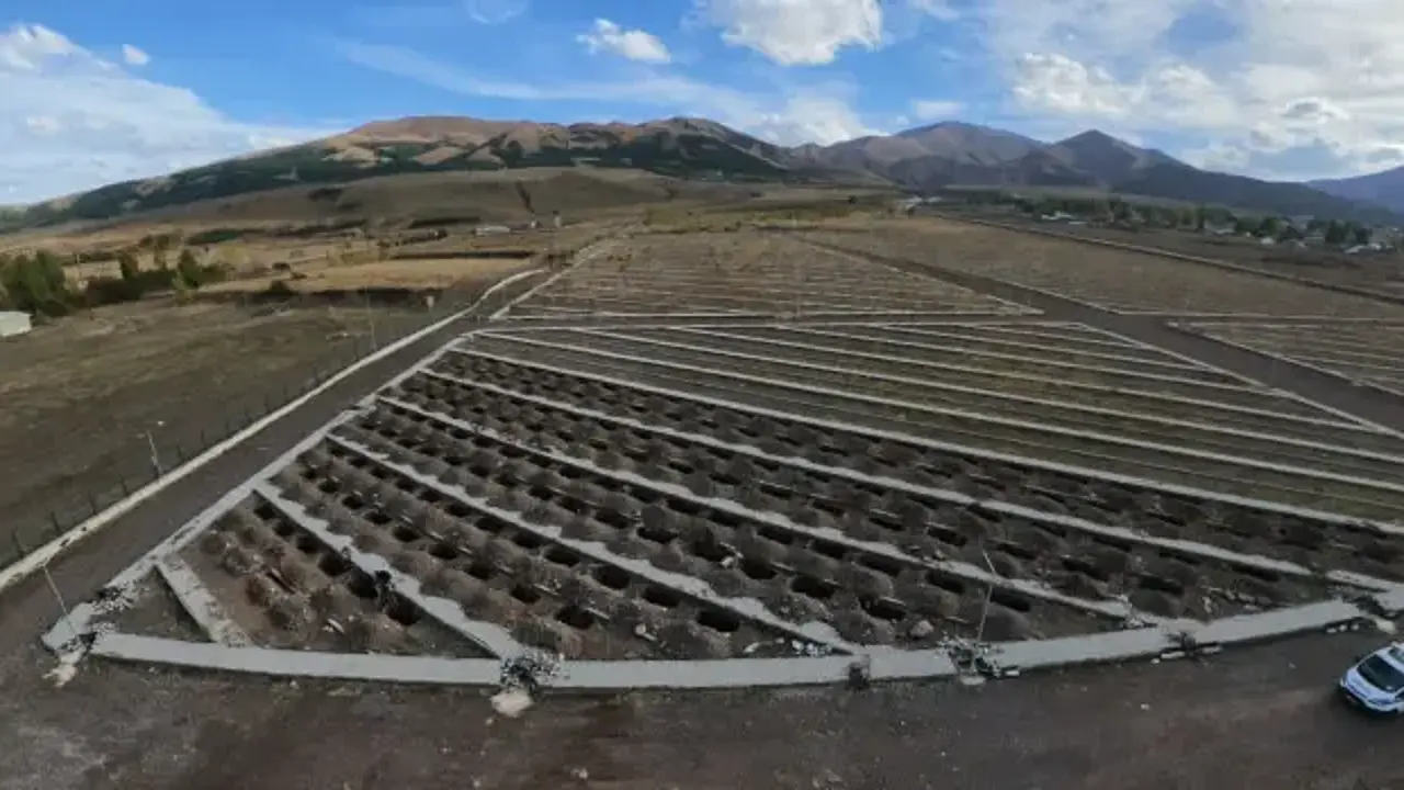 Erzurum’da kışın sert yüzüne karşı erken mesai: 500 mezar yeri kazılıyor