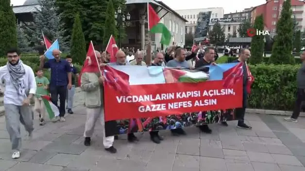 Erzurum'da sağlıkçılar 142. kez Gazze için yürüdü