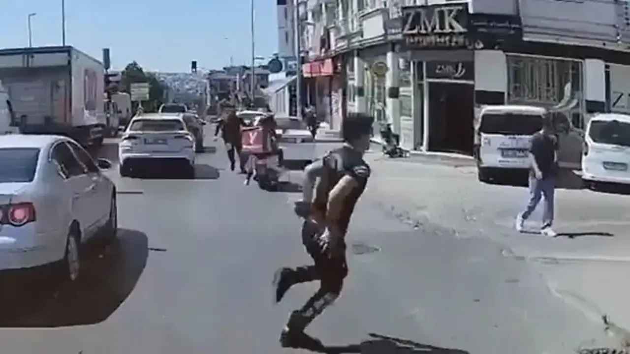 Esenyurt'ta film gibi kovalamaca! Şüpheli durmayınca polis ateş açtı
