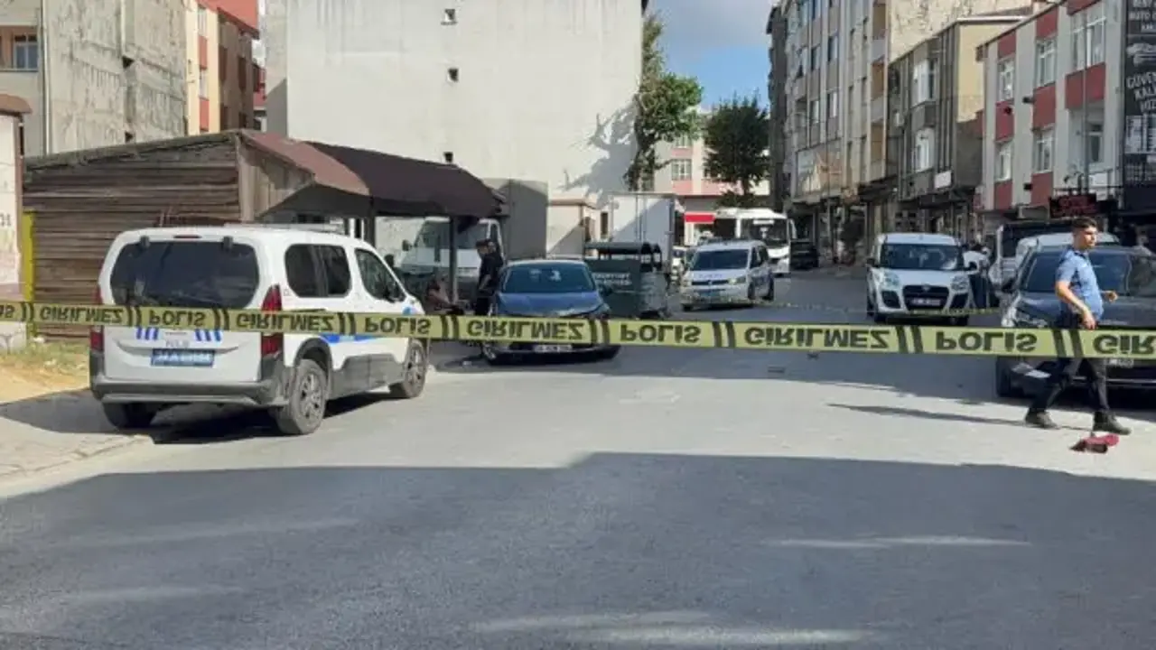 Esenyurt'ta kanlı pusu: 2 kişi silahla vuruldu
