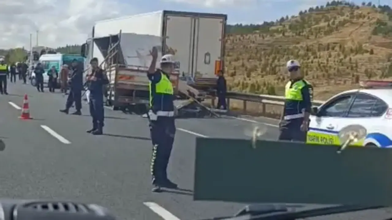 Eskişehir-Ankara karayolunda feci kaza: Ölü ve yaralı var!