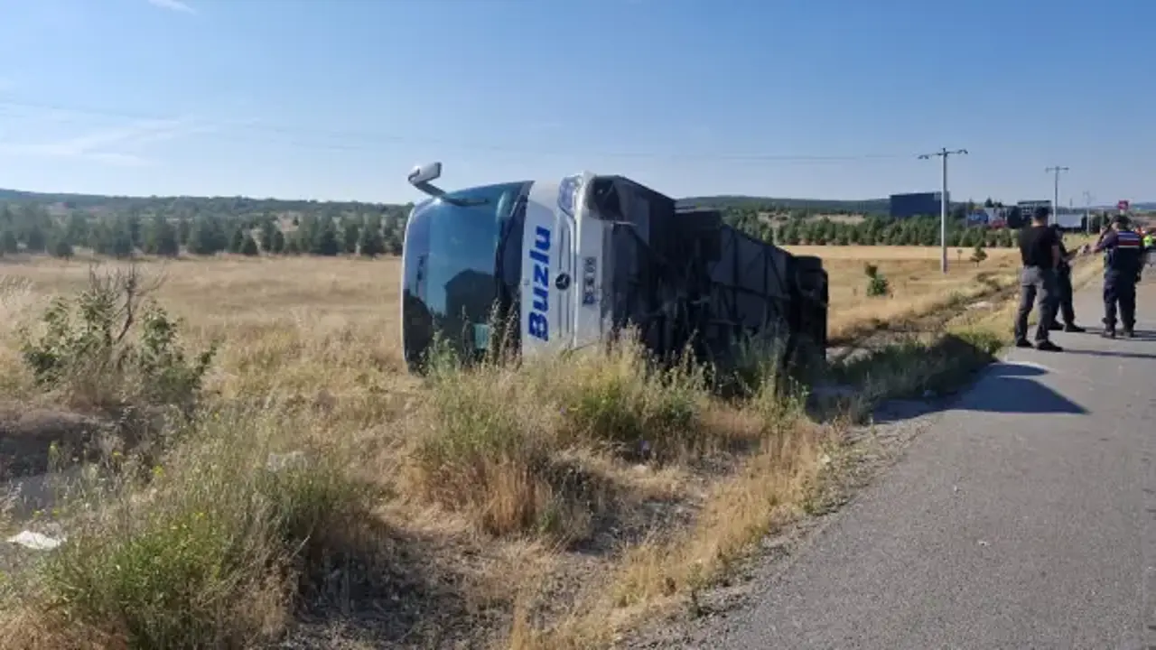 Eskişehir'de yolcu otobüsü şarampole devrildi: Çok sayıda yaralı var