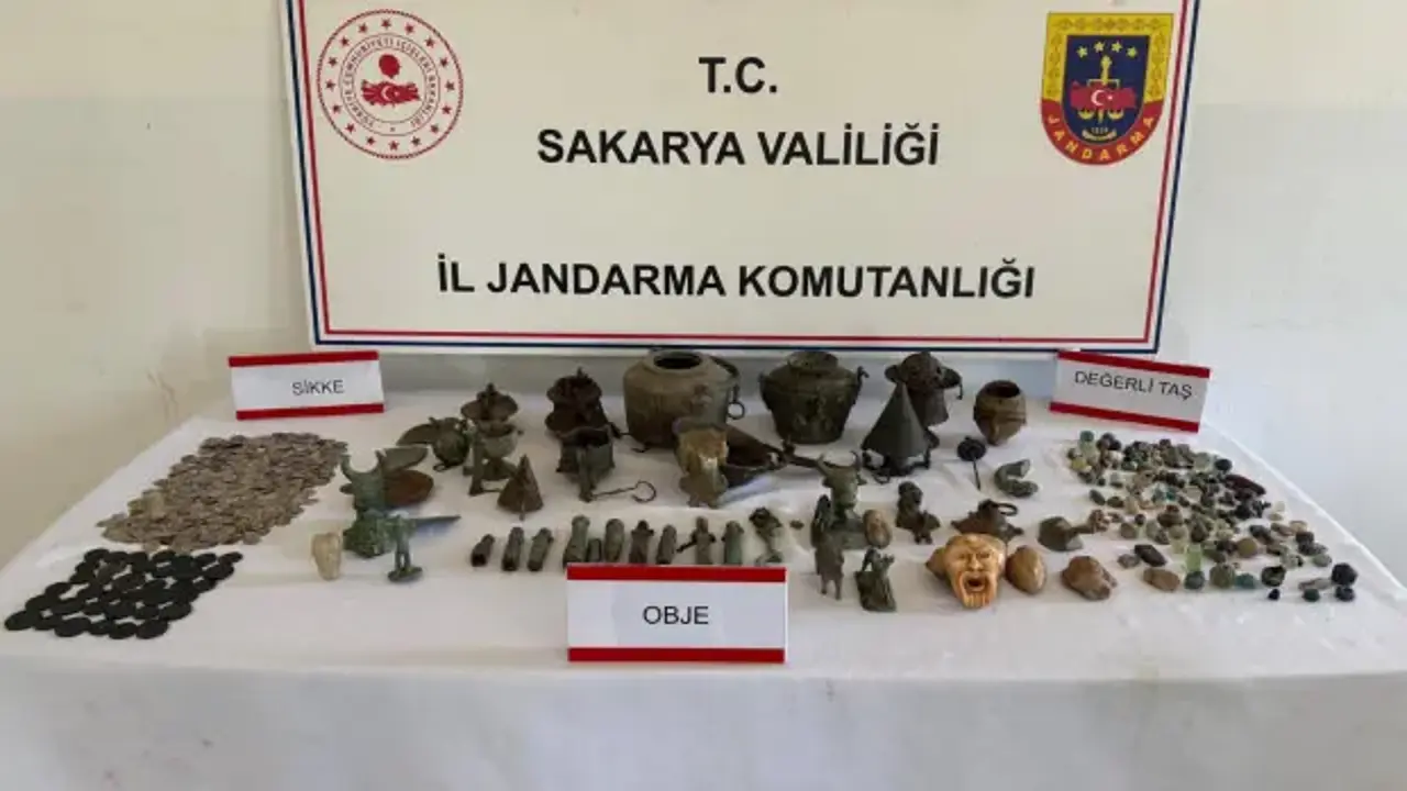 Evden adeta müze çıktı: 806 parça tarihi eser ele geçirildi!