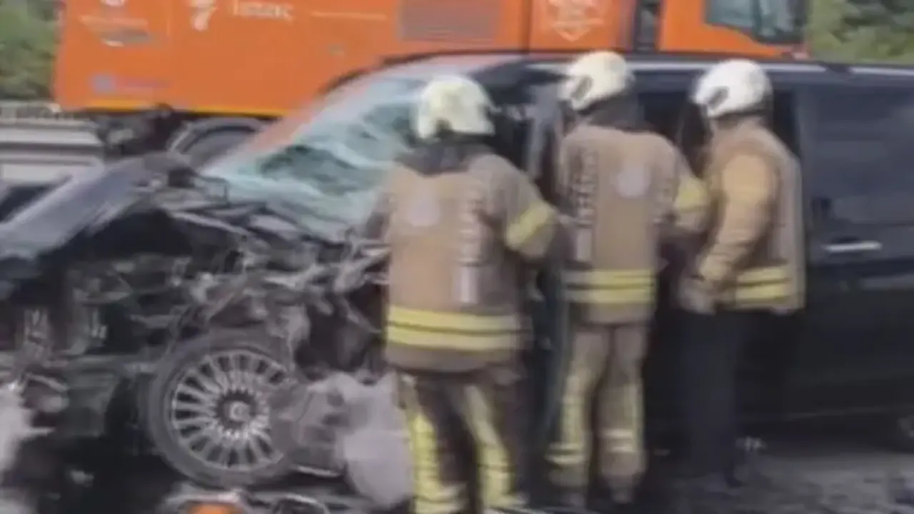 Eyüpsultan'da zincirleme kaza: 6 kişi yaralandı, trafik durdu