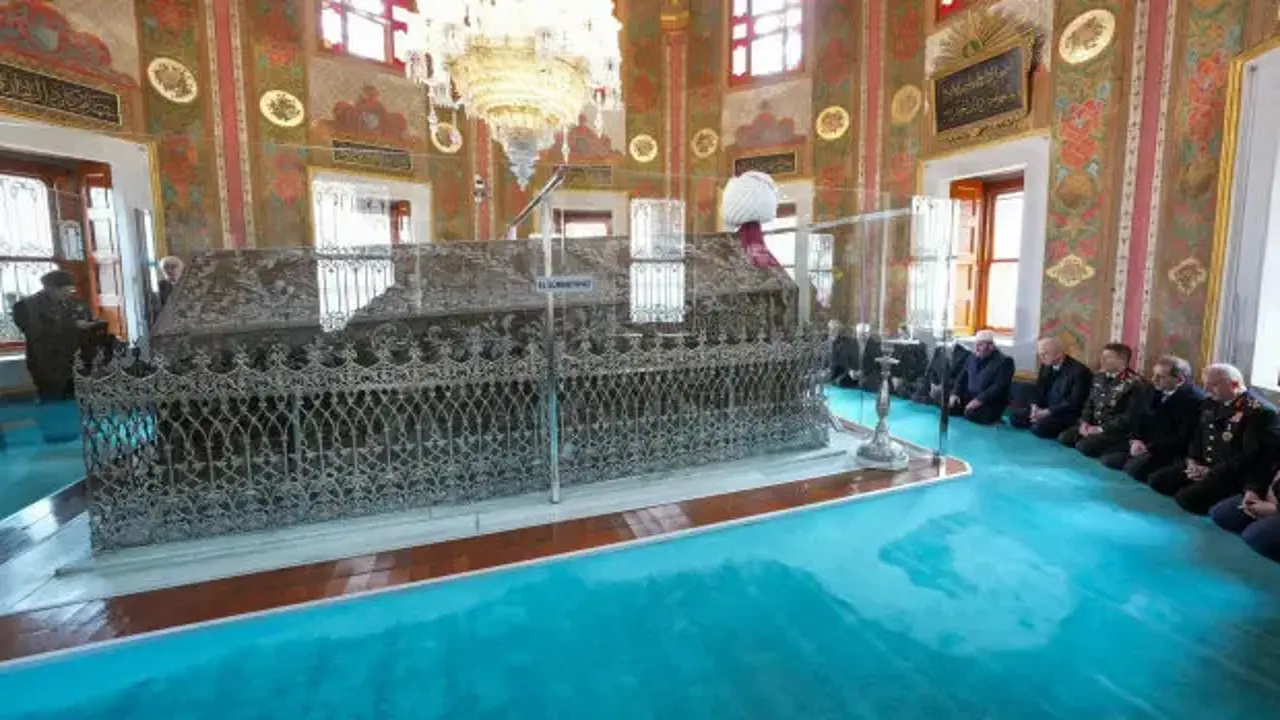 Fatih Sultan Mehmet, vefatının 545'inci yılında kabri başında anıldı